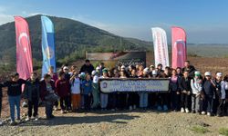 Vefat eden öğretmenleri için fidan diktiler