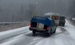 Bursa'da yoğun kar yolları kapattı