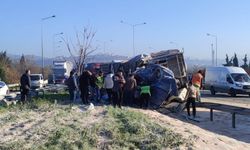 Bursa’da feci kaza: Kamyon hurdaya döndü, sürücü sıkıştı