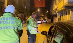 "Eşim gelmeden araçtan inmem" dedi, 1.45 promil alkollü çıktı