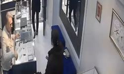 Bursa'da kamera şakası gibi soygun girişimi kamerada