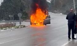 Bursa'da otomobil alev topuna döndü