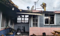 Bursa'da müstakil evde yangın: Dumandan etkilenen yaşlı adam hastaneye kaldırıldı