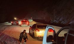 Oylat Kaplıcaları'nda 20 araç yolda mahsur kaldı