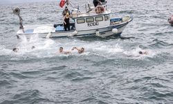 Bursa'da Hıristiyan topluluğu denizden haç çıkardı