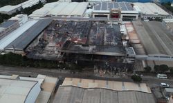 Bursa'da alevlere teslim olan fabrika böyle görüntülendi