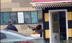 Taksi bulamayınca durağı böyle dağıttı, görenler şoka girdi