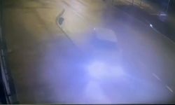 Bursa’da Kaldırıma Çarpıp Kaçtı! Ehliyetsiz Sürücü Polis Tarafından Yakalandı | Kaza Anı Kamerada