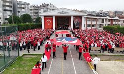 Yer gök kırmızı beyaz