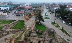 Tarihe saygısızlık: İznik Surları yazılarla tahrip edildi