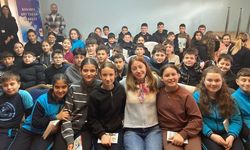 Nilüfer’de “Çocuklara Kitap Söyleşileri”: Melis Sena Yılmaz kitabını imzaladı