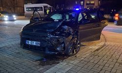 Bursa İnegöl’de trafik kazası: 2 araç çarpıştı