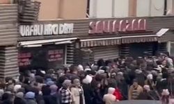 Bursa’da indirim izdihamı: vatandaşlar kapıya akın etti