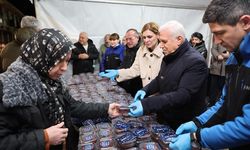 Bursa Büyükşehir Belediyesi’nden Ramazan paylaşımı: Teravih sonrası vatandaşlara ikram