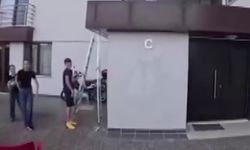 Siparişe Gitti, Çatıda Mahsur Kalan Çocuğu Kurtardı