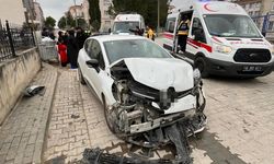 İnegöl'de otomobiller çarpıştı: 5 yaralı