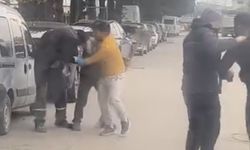 Yol ortasında yumruklu kavga kamerada