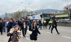 CHP'liler Ankara yolunu trafiğe kapatınca polis müdahale etti