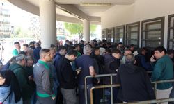 Bursaspor kombinelerine büyük ilgi, taraftar saatlerce kuyrukta bekledi