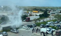 Otoparktaki otomobil, alev topuna döndü