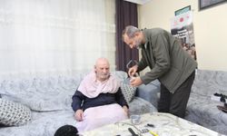 Yaşlıların ayağına doktor, berber ve tesisatçı gitti, dünyalar onların oldu