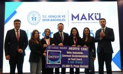 BTÜ'lü öğrencilerden ÜNİFEST'te 3 kategoride derece