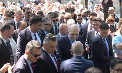 Numan Kurtulmuş cuma namazında Ulu Cami’de vatandaşlarla saf tuttu