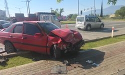 Kavşakta 4 araç birbirine girdi