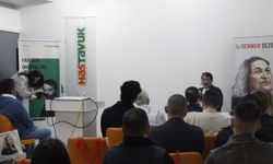 "Sanatçılar Sennur Sezer Okuyor" etkinliğinin konuğu Arif Pişkin oldu