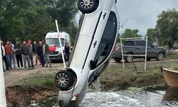 Bursa'da otomobil göle uçtu