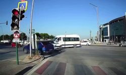 Bursa'da kaza anı araç kamerasına yansıdı