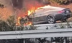 Bursa'da seyir halindeki lüks araç alev aldı