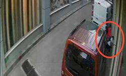 Bursa'da sokakta küçük çocuğa acımasız saldırı