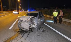 Bursa'da bariyere çarpan otomobilin sürücüsü yaralandı