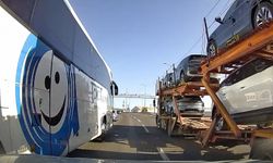 Ani şerit değişikliği faciaya davetiye çıkardı: Kazaya ramak kala
