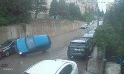 Bursa'da kontrolden çıkan otomobil park halindeki araca çarparak ters döndü: 3 yaralı