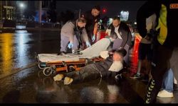 Bursa’da yağışlı havada motosiklet devrildi: Yaralının rahat tavırları dikkat çekti