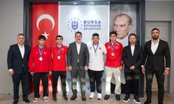 Başkan Vekili Biba, Bursa’nın gururu güreşçileri ağırladı