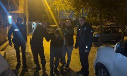 Bursa’da hareketli gece: 15 yıl hapis cezasıyla aranan arkadaşını yakalatmamak için havaya ateş açtı