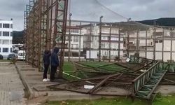 Bursa’da fırtına halı sahanın direklerini yıktı