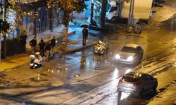 Bursa’da kaza sonrası yola saçılan meyveleri vatandaşlar topladı