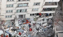 İstanbul'da 7 katlı binanın 3 katı çöktü! 6 kişi göçük altında