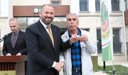 ORHANELİ TOKİ'DE HAK SAHİPLERİ ANAHTARLARINI ALDI