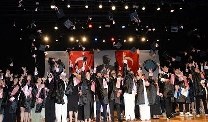 BUÜ'DE MEZUN SAYISI 300 BİNİ GEÇTİ