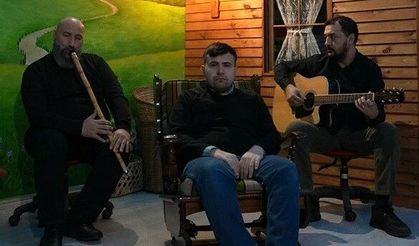 OKUDUĞU ŞİİRLE HERKESİ KENDİNE HAYRAN BIRAKTI