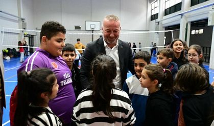 KARACABEY'DE OKULLARA SPOR DESTEĞİ DEVAM EDİYOR