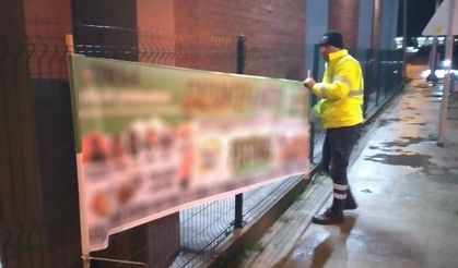 Bursa'da izinsiz afişler kaldırılıyor