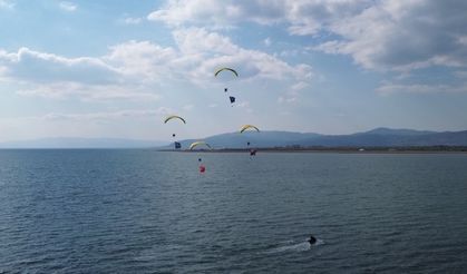 İznik’te paramotor gösterisi büyük beğeni topladı