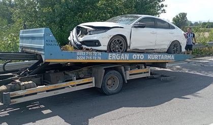 Kontrolden çıkan araç bariyere çarptı: 2’si çocuk 4 yaralı