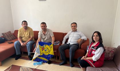 Çocuğuna uçurtma yaparken parmakları kopan babaya en anlamlı hediye